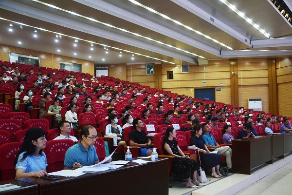 说明: https://www.ahnu.edu.cn/__local/4/3A/AF/A19AC17C3AF76044FE96A6F413A_D572DEF7_2533D.jpg