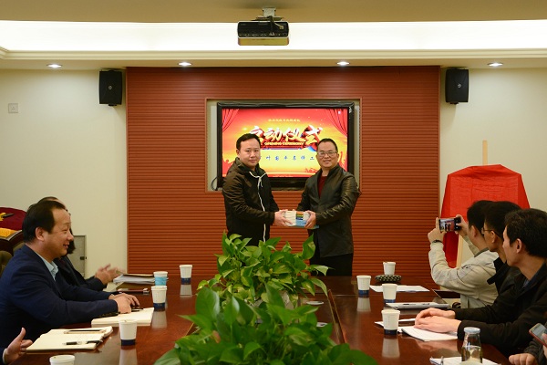 说明: https://www.ahnu.edu.cn/__local/8/F9/91/A8D870ADB6628DF0092C62083EE_8311EEF2_1B175.jpg